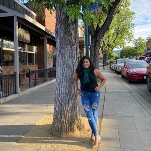 Meet your Posher, Eisha